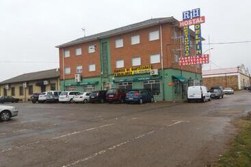 هتل Hostal Residencia Delfin