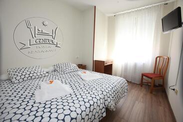 Hostal Restaurante Central - La Virgen del Camino
