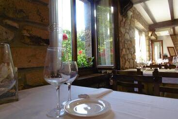 Logis Hotel Restaurante La Casa De Juansabeli
