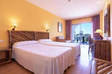 هتل Moon Dreams Roquetas (ex Roquetas Beach)
