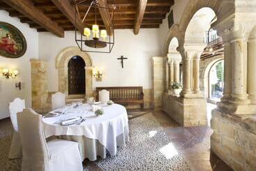 Parador De Cangas De Onis