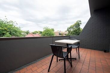 Comfort Hotel Adelaide Meridien