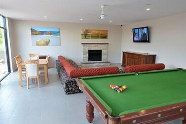 Country Comfort Amity Motel