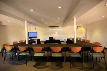 مُتل Diplomat Hotel Alice Springs