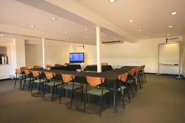 مُتل Diplomat Hotel Alice Springs
