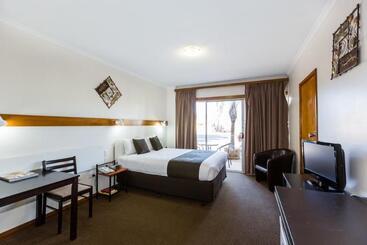 Elkira Court Motel