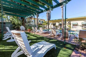 Elkira Court Motel