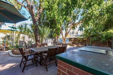 Elkira Court Motel