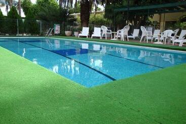 Elkira Court Motel