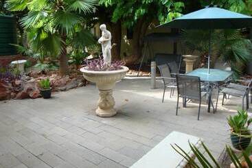 Elkira Court Motel