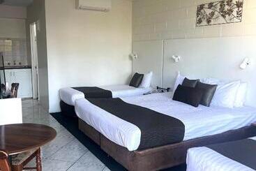 Elkira Court Motel