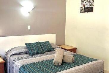 Elkira Court Motel