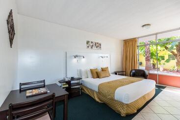 Elkira Court Motel
