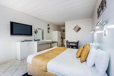 Elkira Court Motel