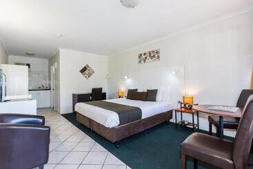 Elkira Court Motel