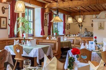 هتل Alpenland St Johann