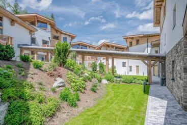 Отель Alpenparks Chalet & Apartment Alpina Seefeld