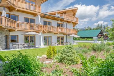 Отель Alpenparks Chalet & Apartment Alpina Seefeld