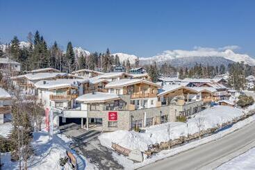 Отель Alpenparks Chalet & Apartment Alpina Seefeld