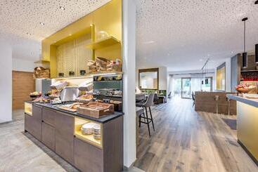 Отель Alpenparks Chalet & Apartment Alpina Seefeld