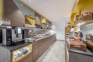 Отель Alpenparks Chalet & Apartment Alpina Seefeld