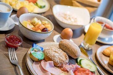 Отель Alpenparks Chalet & Apartment Alpina Seefeld