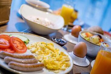 Отель Alpenparks Chalet & Apartment Alpina Seefeld