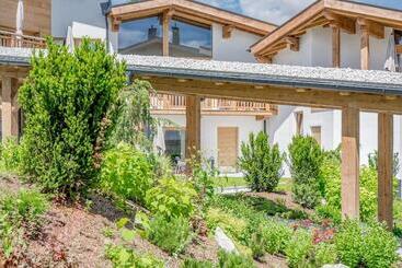Отель Alpenparks Chalet & Apartment Alpina Seefeld
