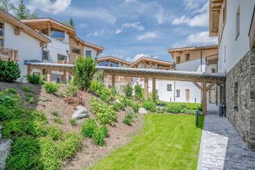 Отель Alpenparks Chalet & Apartment Alpina Seefeld