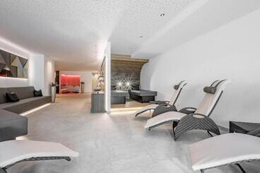 Отель Alpenparks Chalet & Apartment Alpina Seefeld