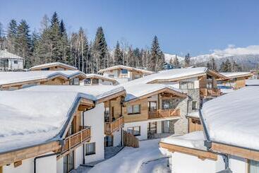 Отель Alpenparks Chalet & Apartment Alpina Seefeld