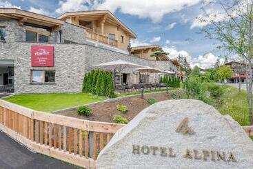 Отель Alpenparks Chalet & Apartment Alpina Seefeld