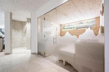 Отель Alpenparks Chalet & Apartment Alpina Seefeld