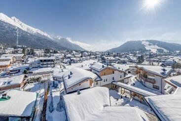 Отель Alpenparks Chalet & Apartment Alpina Seefeld