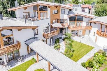 Отель Alpenparks Chalet & Apartment Alpina Seefeld