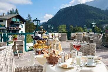 ホテル Alpin Resort Sacher