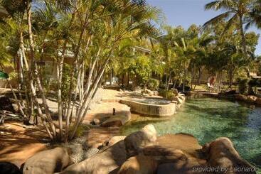 هتل Colonial Palms Motor Inn
