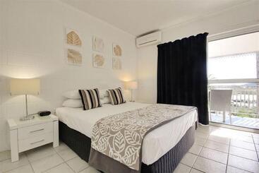 هتل Colonial Palms Motor Inn