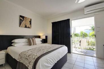 هتل Colonial Palms Motor Inn