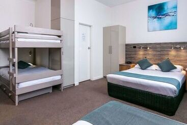 هتل Comfort Inn Regal Park