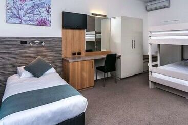 هتل Comfort Inn Regal Park