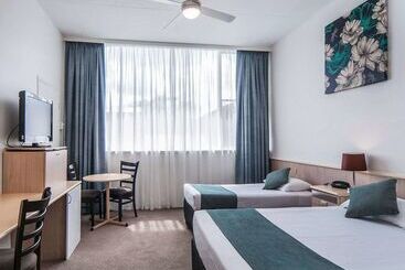 هتل Comfort Inn Regal Park