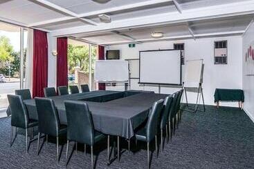 هتل Comfort Inn Regal Park