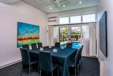 هتل Comfort Inn Regal Park