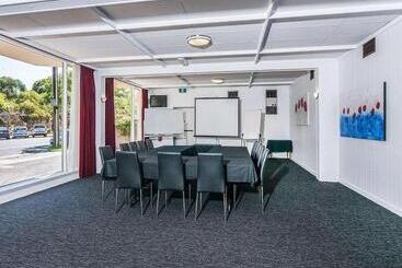 هتل Comfort Inn Regal Park