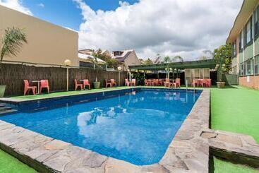 هتل Comfort Inn Regal Park