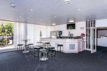 هتل Comfort Inn Regal Park