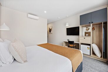 هتل Comfort Inn Regal Park