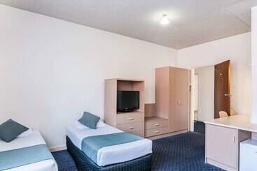 هتل Comfort Inn Regal Park