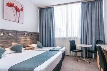 هتل Comfort Inn Regal Park